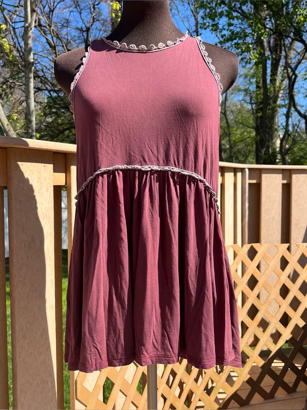 POL Lace Trimmed Tunic Length Zip Back Closure Wine Colored Tank Top Size M Boho